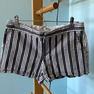 Club Monaco - Shorts in stripe seersucker